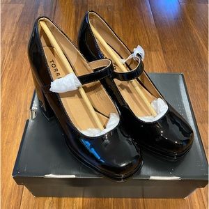 Torrid 7.5WW Black Patent Mary Jane platforms